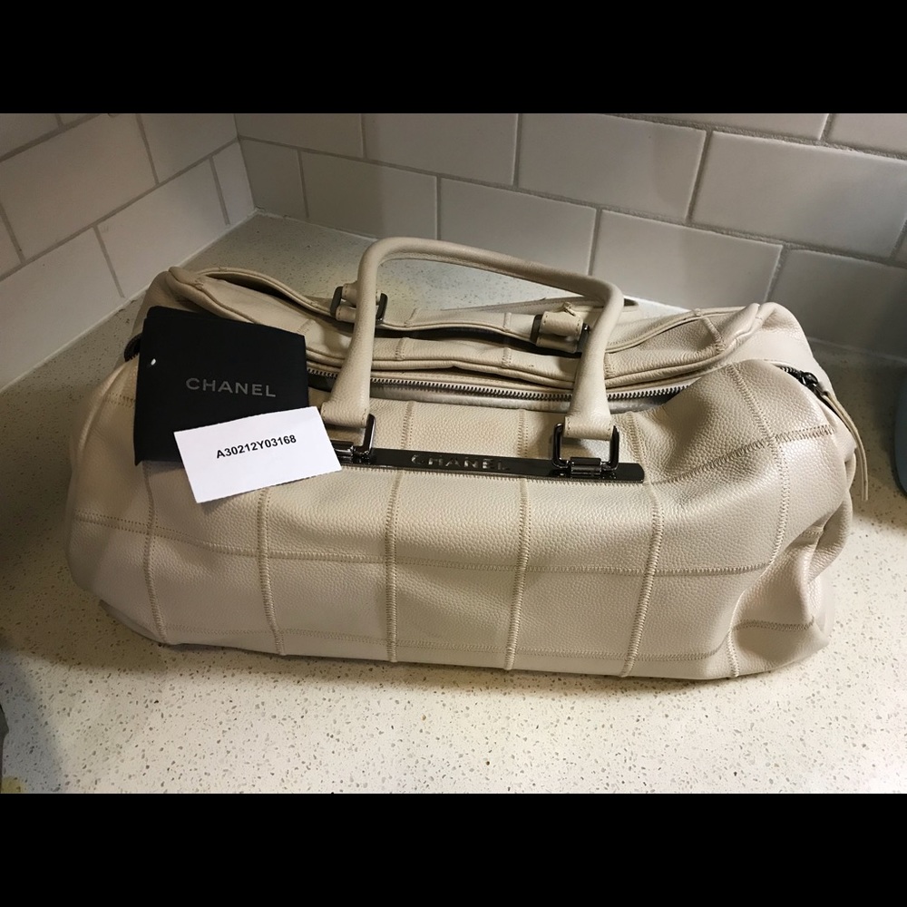 Chanel Caviar skin mint condition